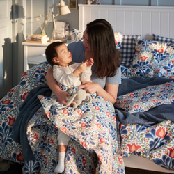 IKEA SÄTERVIDE  (ИКЕА СЭТЕРВИДЕ)  -  Пододеяльник и 1 наволочка для детской кроватки - белый синий/цветочный узор 110x125/35x55 см
