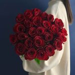 25 красных роз Эквадор под ленту – розы с доставкой по городу Южно-Сахалинску, магазине цветов  FloArt
