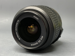 Nikon 18-55mm f/3.5-5.6G VR небольшой скол на корпусе