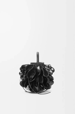 Loewe Сумка-корзинка Shell из плетеной телячьей кожи, черный