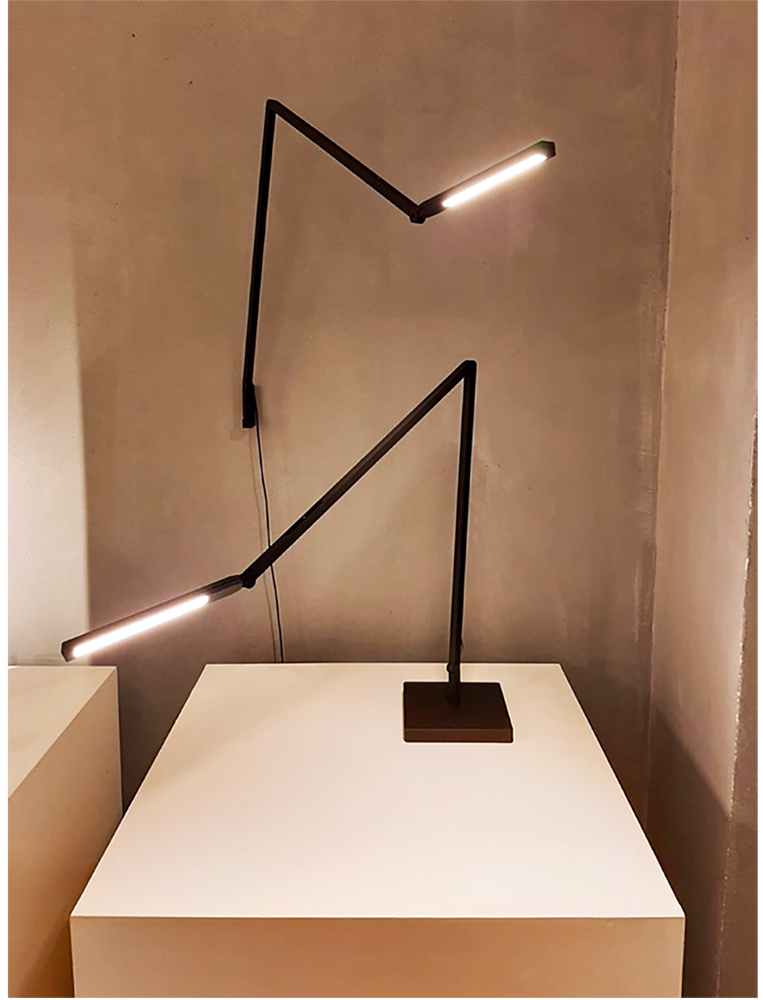 Лампа настольная UNTITLED TABLE LINEAR MATT BLACK NEMOLIGHTNING