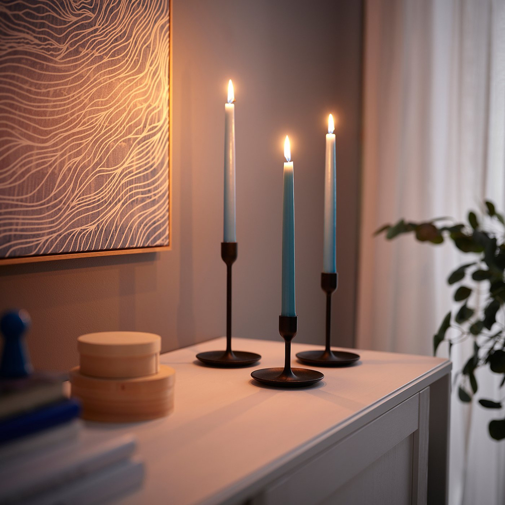 IKEA KLOKHET  (ИКЕА КЛОКХЕТ)  -  Свеча коническая без аромата - бледно-голубой 25 см