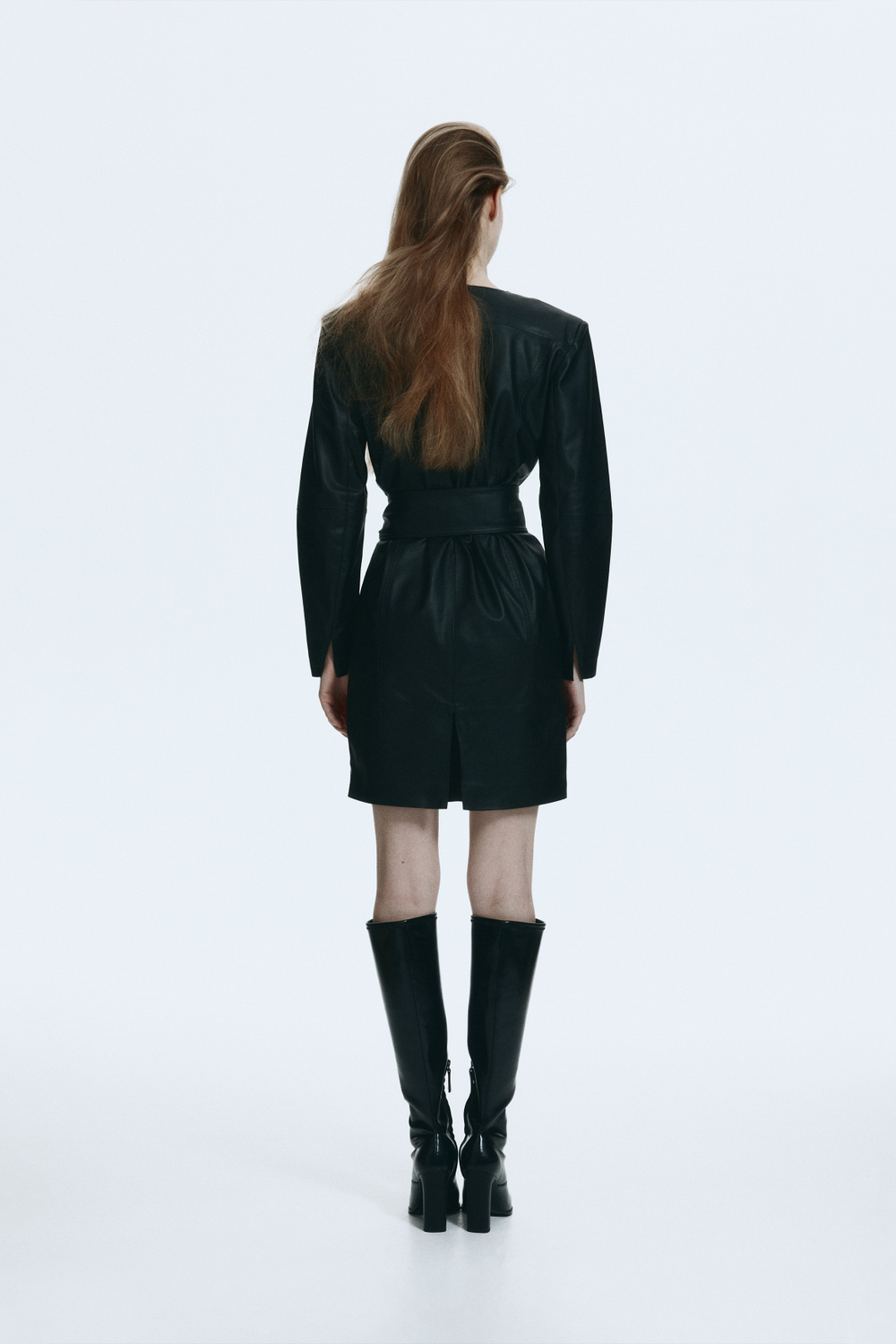 Платье из ткани с покрытием с поясом - H&M