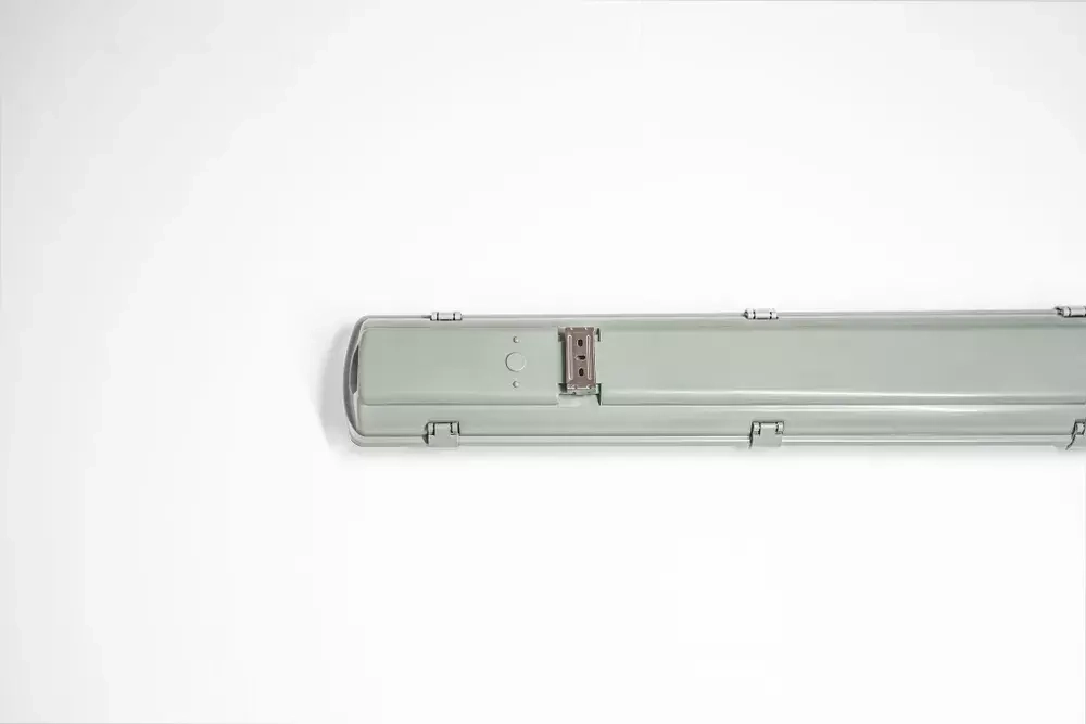 Светильник LED ДСП Айсберг 40W-5000Лм IP65 5000К прозрачн. с БАП 1ч 1262х124х85мм vs101-40-tr-5k-li1h