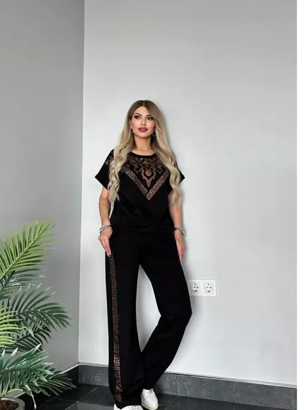 Костюм со стразами