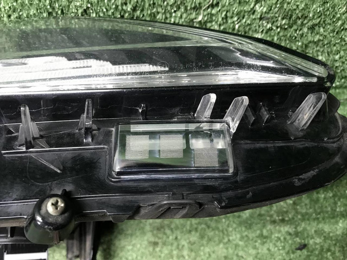 Фара правая Toyota Camry xv70 (20-нв) LED