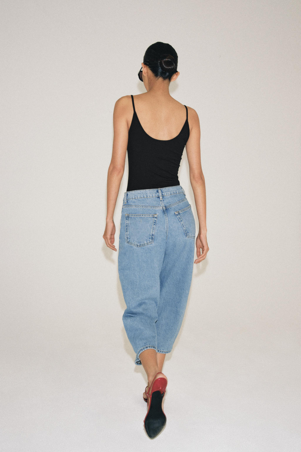 ДЖИНСЫ КАПРИ BALLOON СО СРЕДНЕЙ ПОСАДКОЙ — ZW COLLECTION — ZARA