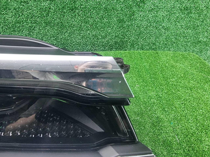 Фара правая VW Touareg 3 (2018-2023) LED