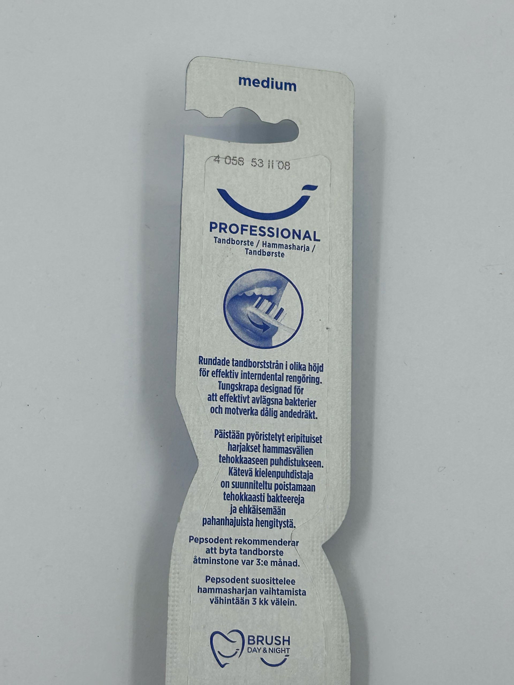 Зубная щетка Pepsodent Medium Professional, средней жесткости, синяя