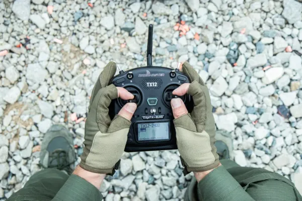 FORCE TIME выпустил первые в России перчатки для операторов FPV-дронов. FORCE TIME выпустил первые в России перчатки для операторов FPV-дронов.