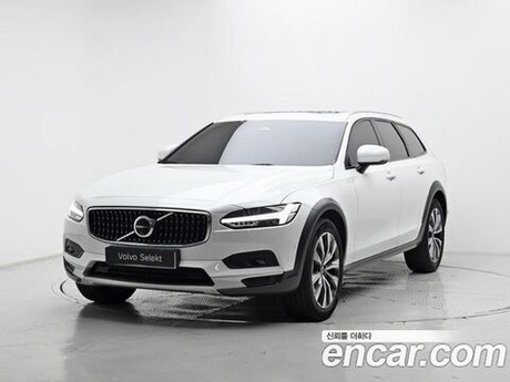 Volvo V90 Cross Country B5 AWD — 2024