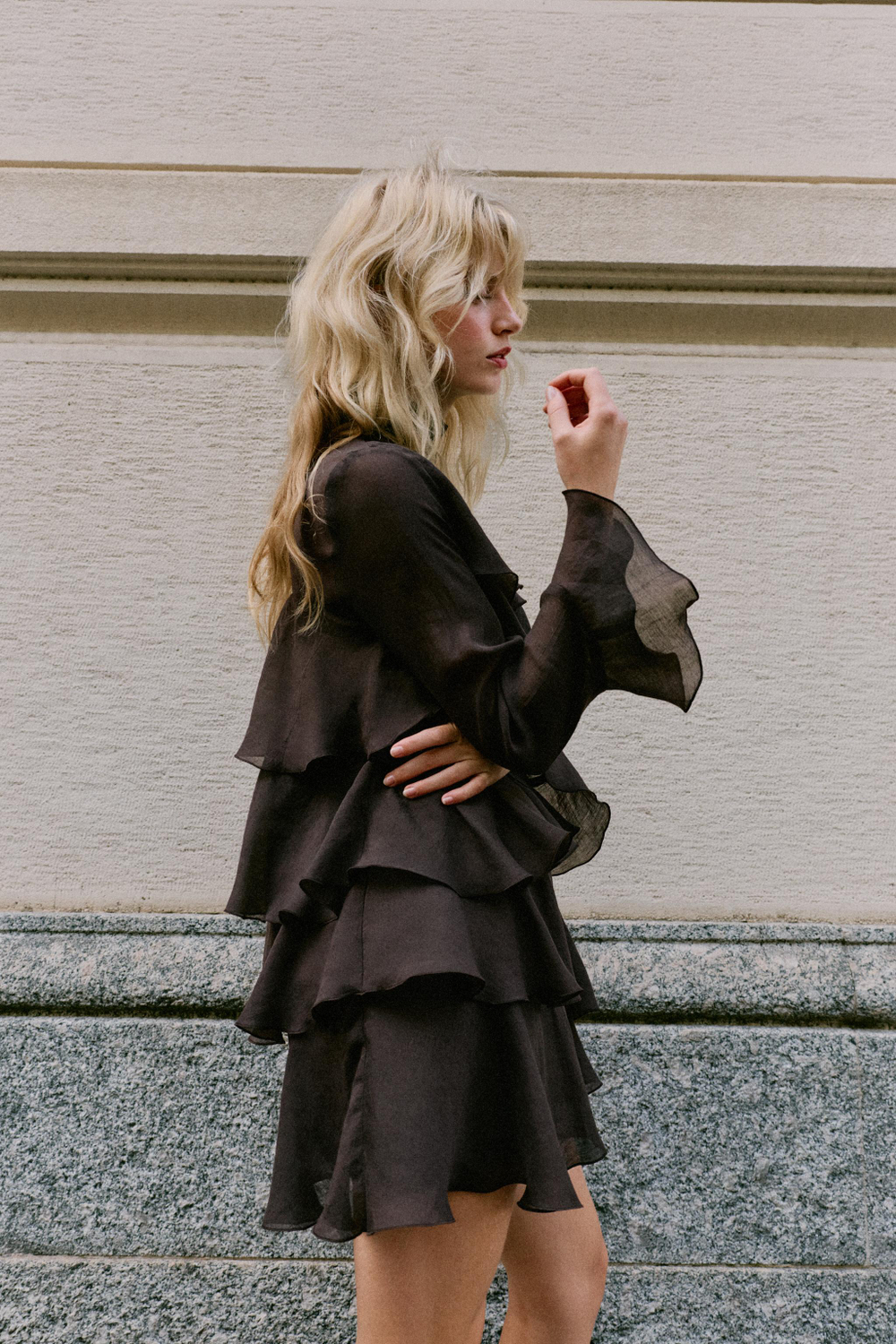 МИНИ-ПЛАТЬЕ С ВОЛАНАМИ — ZARA