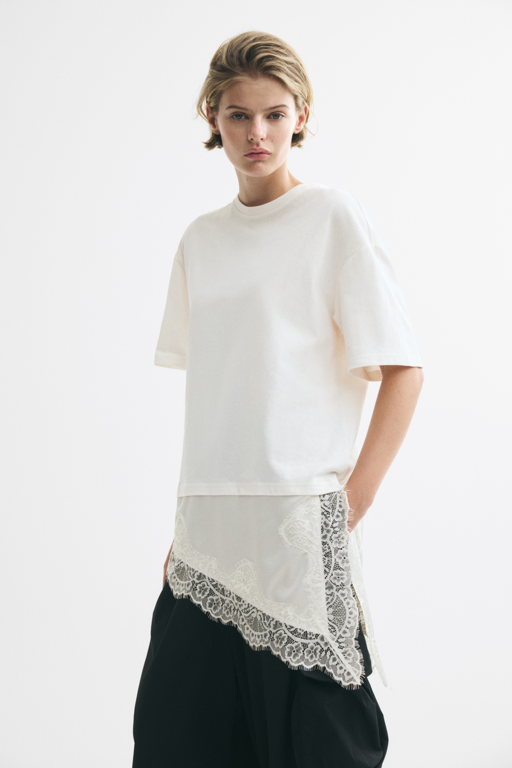 Футболка с кружевной лентой — длинная модель - H&M