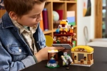 Конструктор LEGO Minecraft 21273 Нападение на деревню на призрачном воздушном шаре
