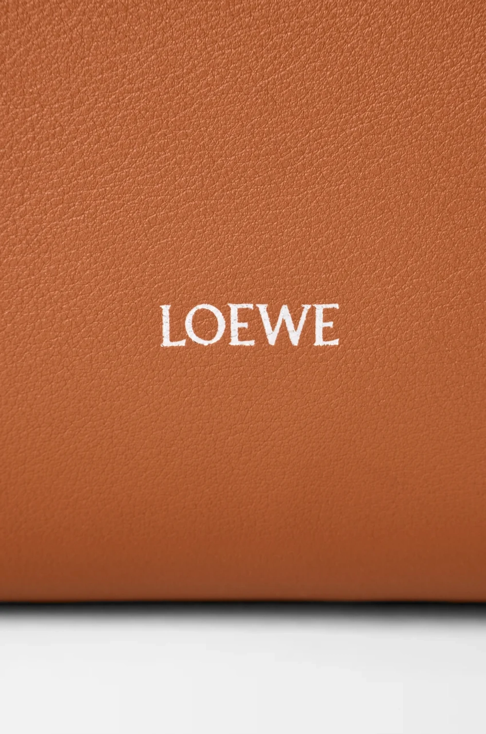 Loewe Сумка Hammock Flip из классической телячьей кожи, светло-коричневый