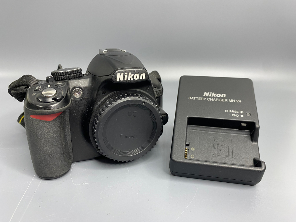 Nikon D3100 32.300 кадров