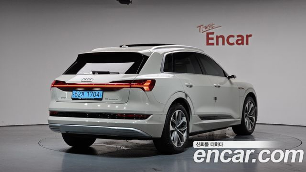 Audi e-tron 55 Quattro — 2020