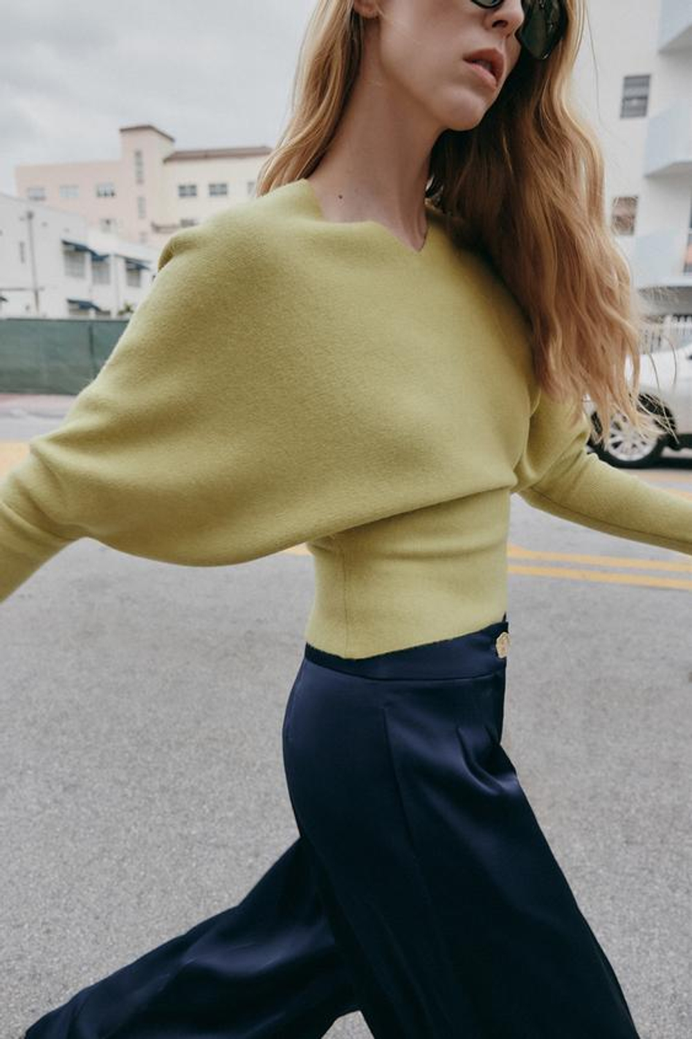 Свитер с V-образным вырезом - ZARA