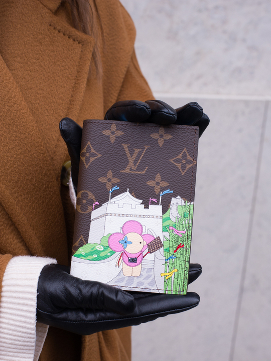 Louis Vuitton Обложка для паспорта