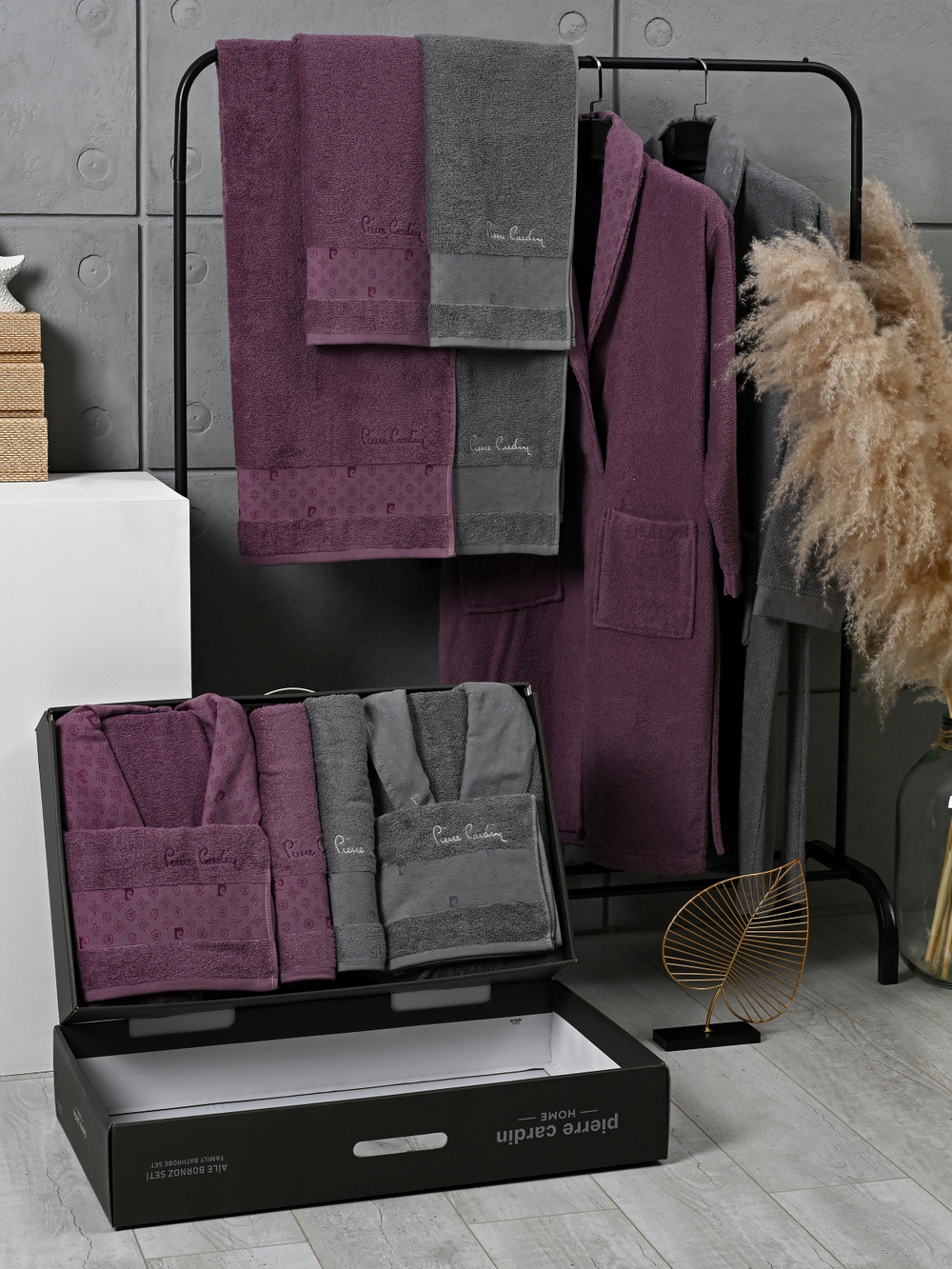 AST00047 PIERRE CARDIN HOME Набор 2 халата 2 полот. для лица 50х90 2 для тела 70х140 жаккарда с логотипом сирень-серый