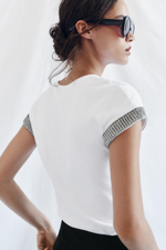 ФУТБОЛКА С ФУРНИТУРОЙ И ПУГОВИЦАМИ — ZARA