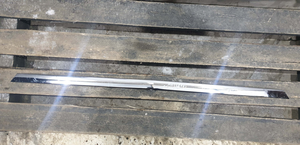 Молдинг крышки багажника Mercedes GL GLS (X166) 12-19 Б/У Оригинал A1667400093