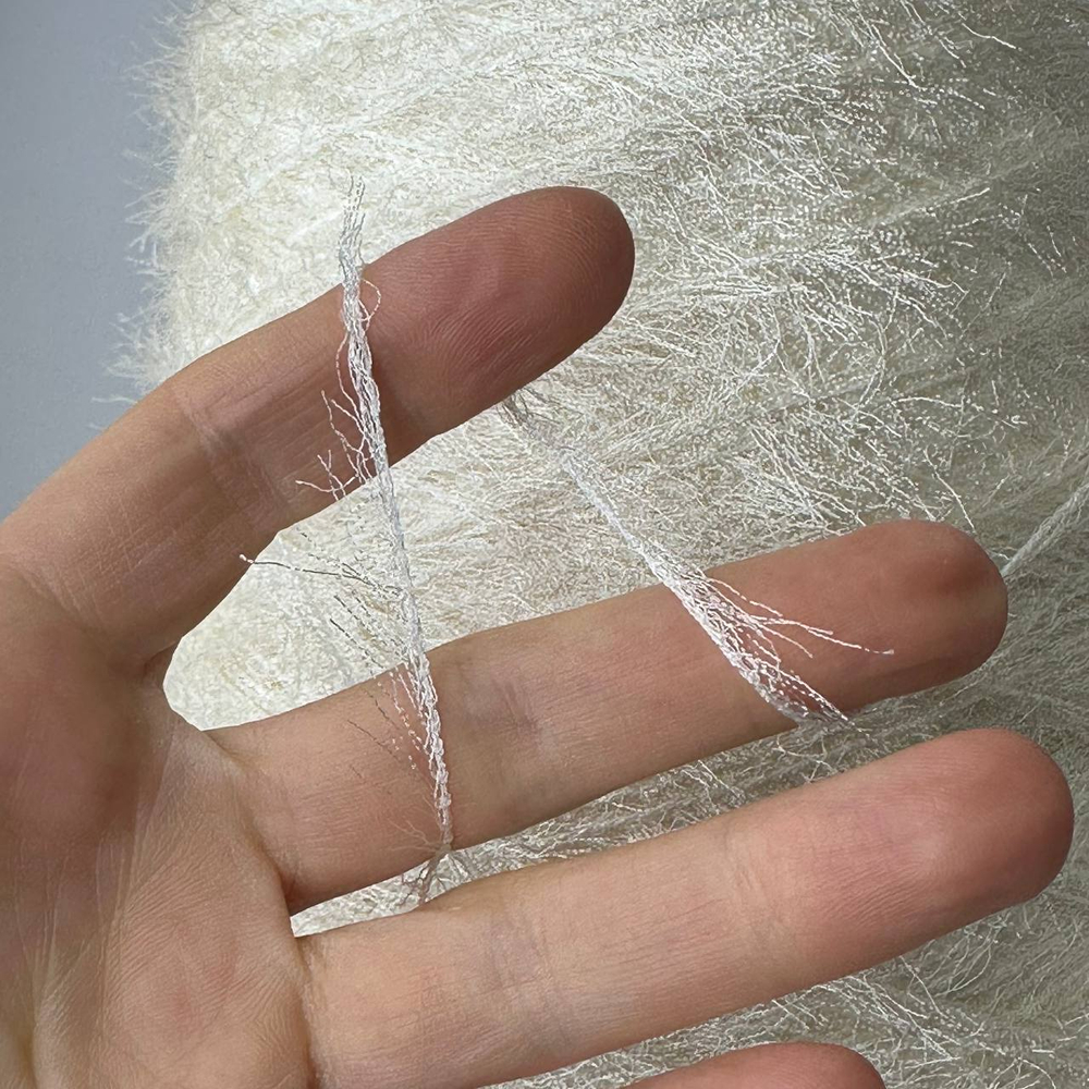 SHILA - Industria Italiana Filati; 65% вискоза, 27% металлизированный люрекс, 11% п/а; 220м/100гр; Травка; col.13301, цвет: белый; S505 MP