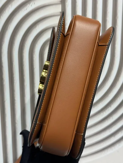 Сумки CELINE CLASSIQUE TRIOMPHE из блестящей кожи