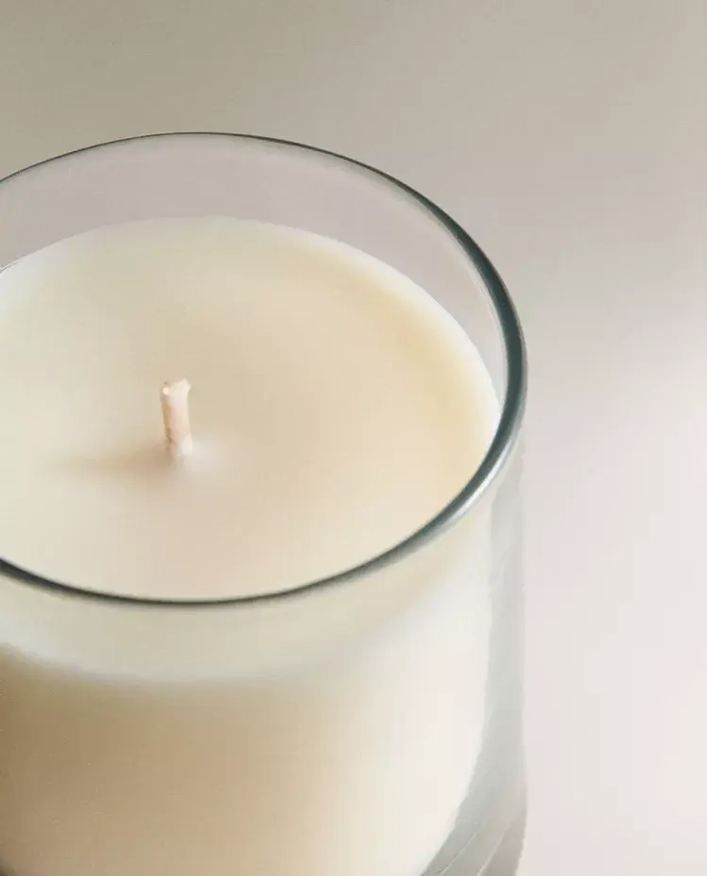ZARA HOME АРОМАТИЧЕСКАЯ СВЕЧА ÉCLAT DE LYS (180 Г)