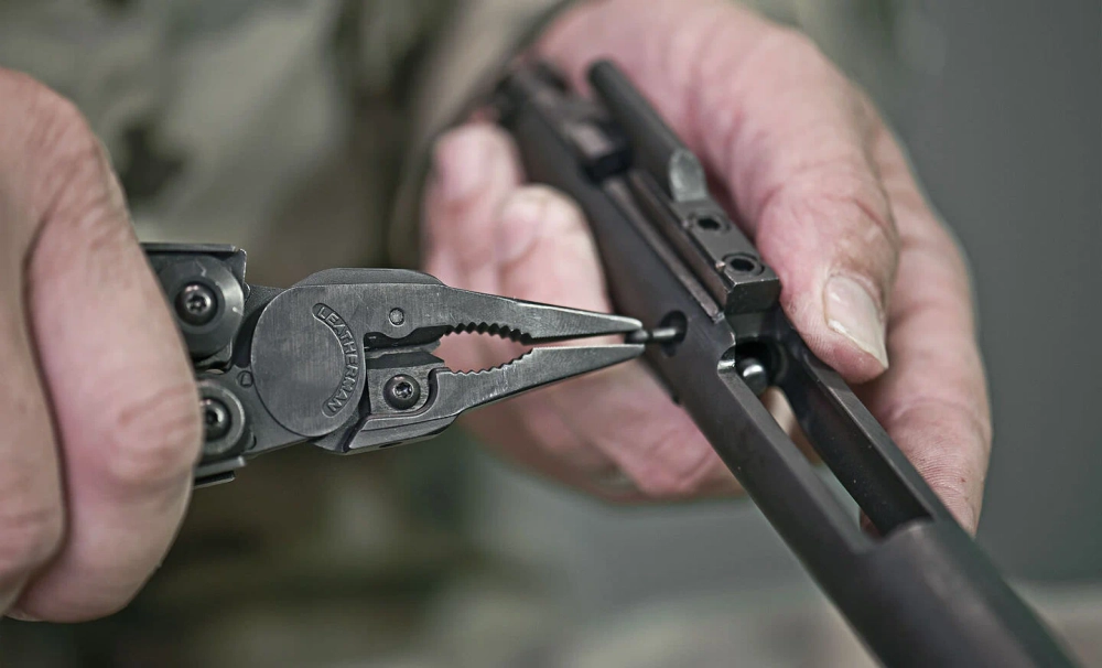 Мультитул LEATHERMAN Mut Black (Чехол Molle Green) 833084