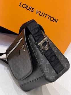 Сумка через плечо/мессенджер Louis Vuitton Courrier
