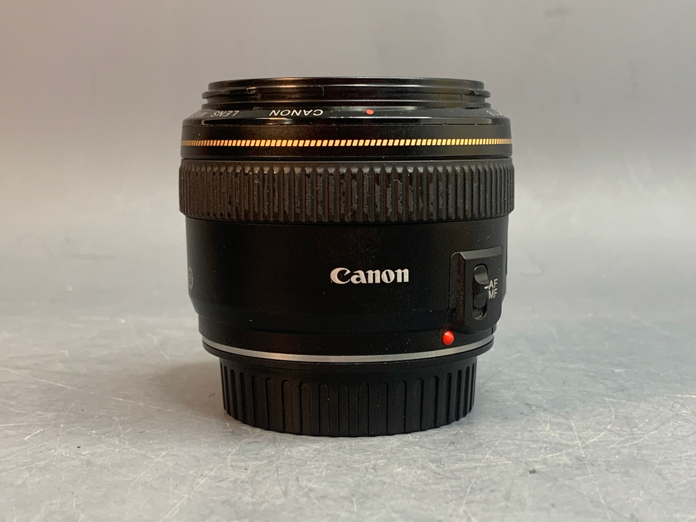 Canon EF 28mm 1.8 USM царапка на передней линзе