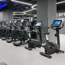 SH-B9100UT Велотренажер вертикальный (Android-дисплей, 15,6") SHUA