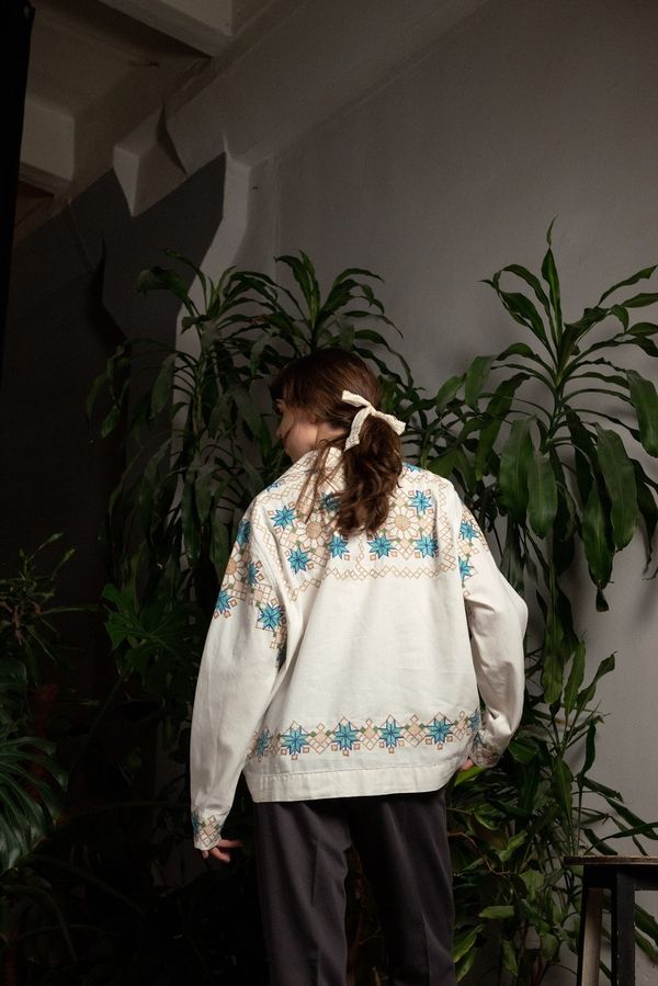 Рубашка Украшенная Повторяющимся Узором / Repeating Pattern Long Sleeve белая - фото 6