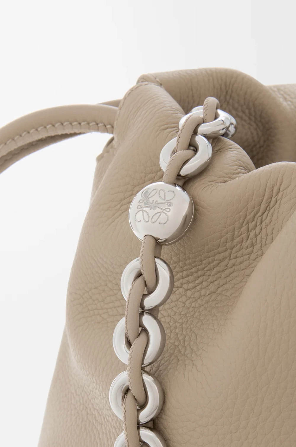 Loewe Сумка Flamenco среднего размера из зернистой телячьей кожи, цвет глины
