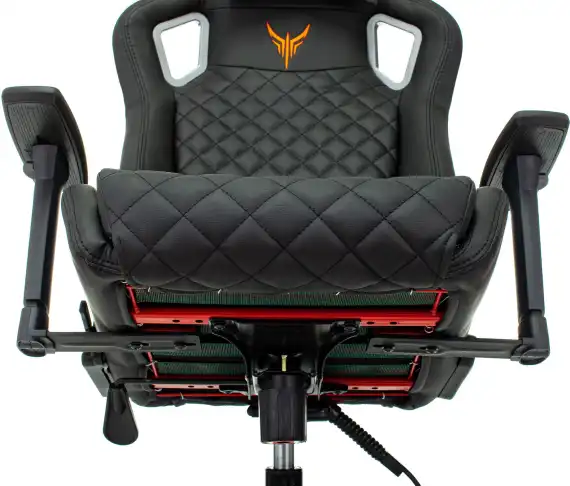 Кресло игровое Knight Outrider черный ромбик экокожа с подголов. крестов. металл