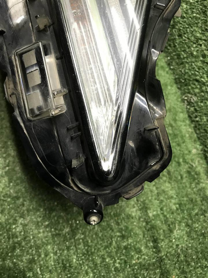 Фара правая Toyota Camry xv70 (20-нв) LED