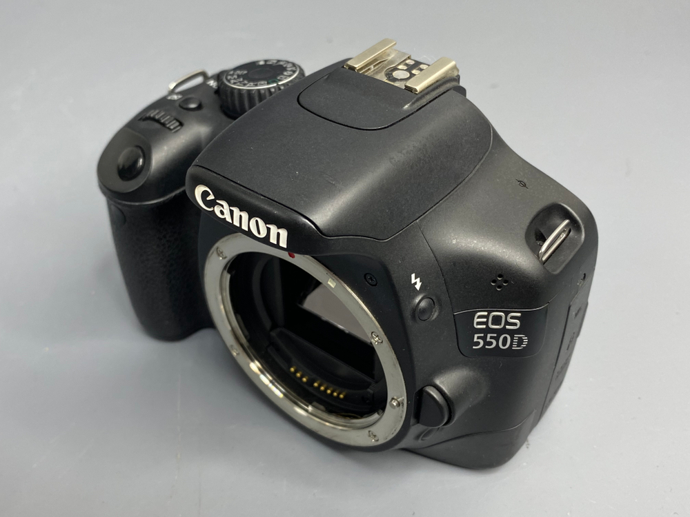 Canon EOS 550D Kit 18-55mm 3.5-5.6 II