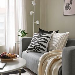 Чехол на подушку IKEA MAJSMOTT (МАЙСМОТТ), Белый, черный, 50x50 см