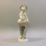 Фарфоровая мануфактура Lladro «Мальчик с корзинкой»