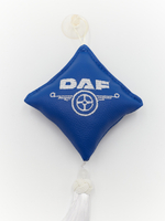 Ромб объемный на присоске DAF (экокожа, синий, белая вышивка, кисть)