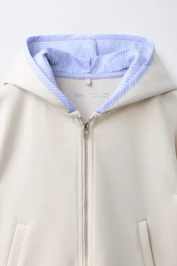 ZARA СПОРТИВНАЯ КУРТКА С КАПЮШОНОМ И ПОЛОСКАМИ, ЭКРЮ