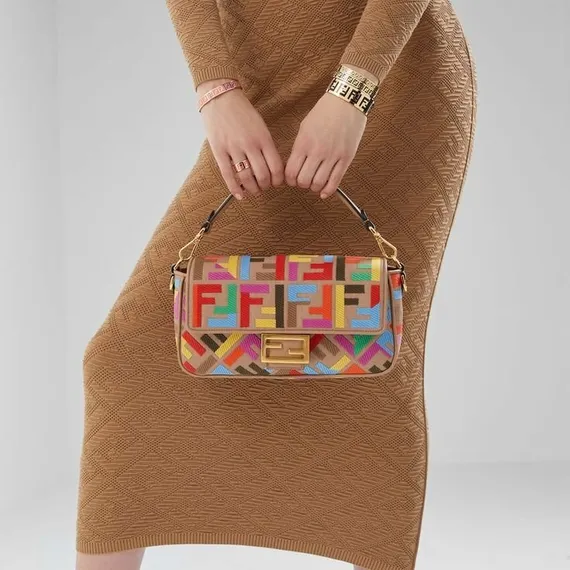 Сумка через плечо Fendi многоцветная Baguette с логотипом FF