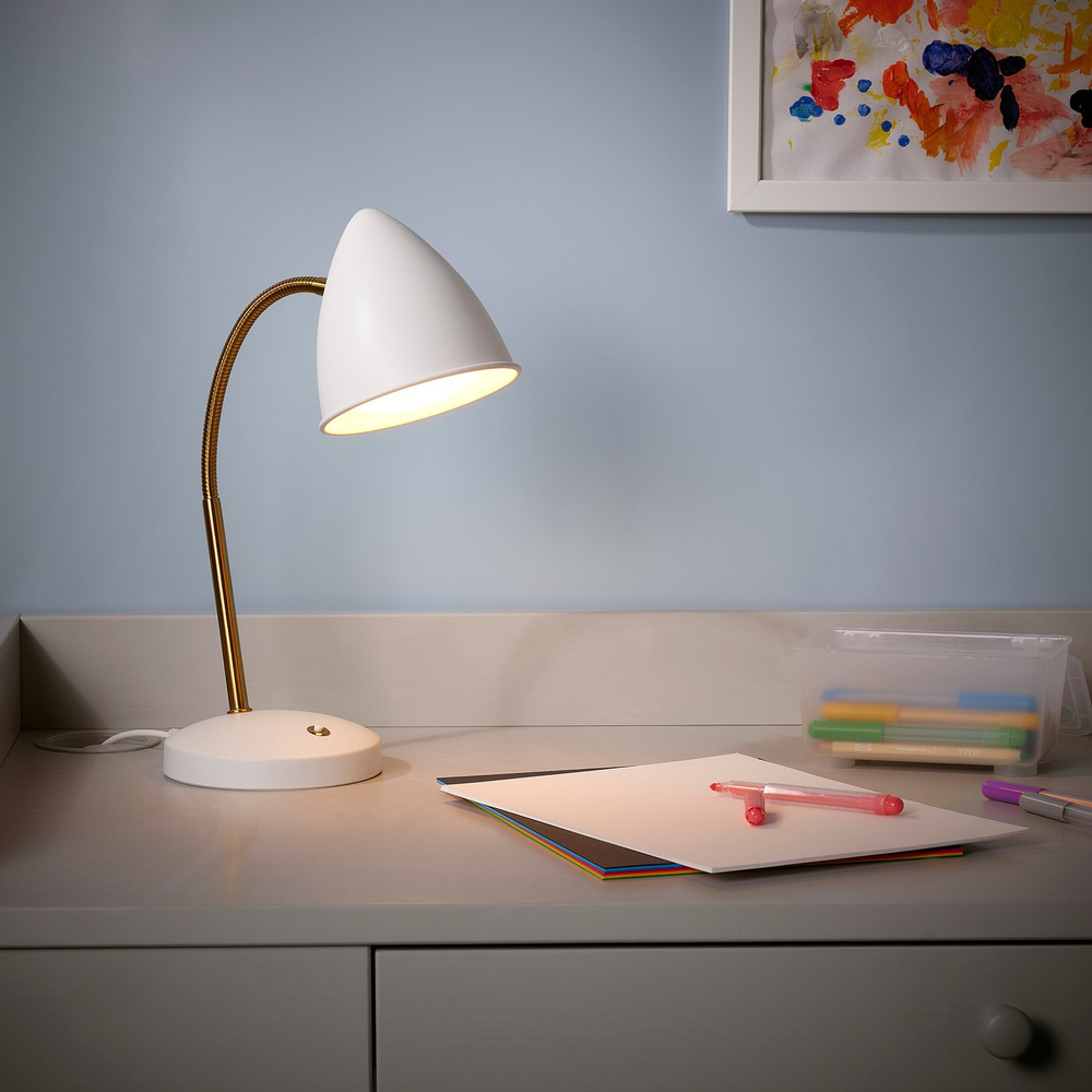 IKEA ISNÅLEN  (ИКЕА ИСНОЛЕН)  -  Настольная лампа LED - белый/цвет латуни