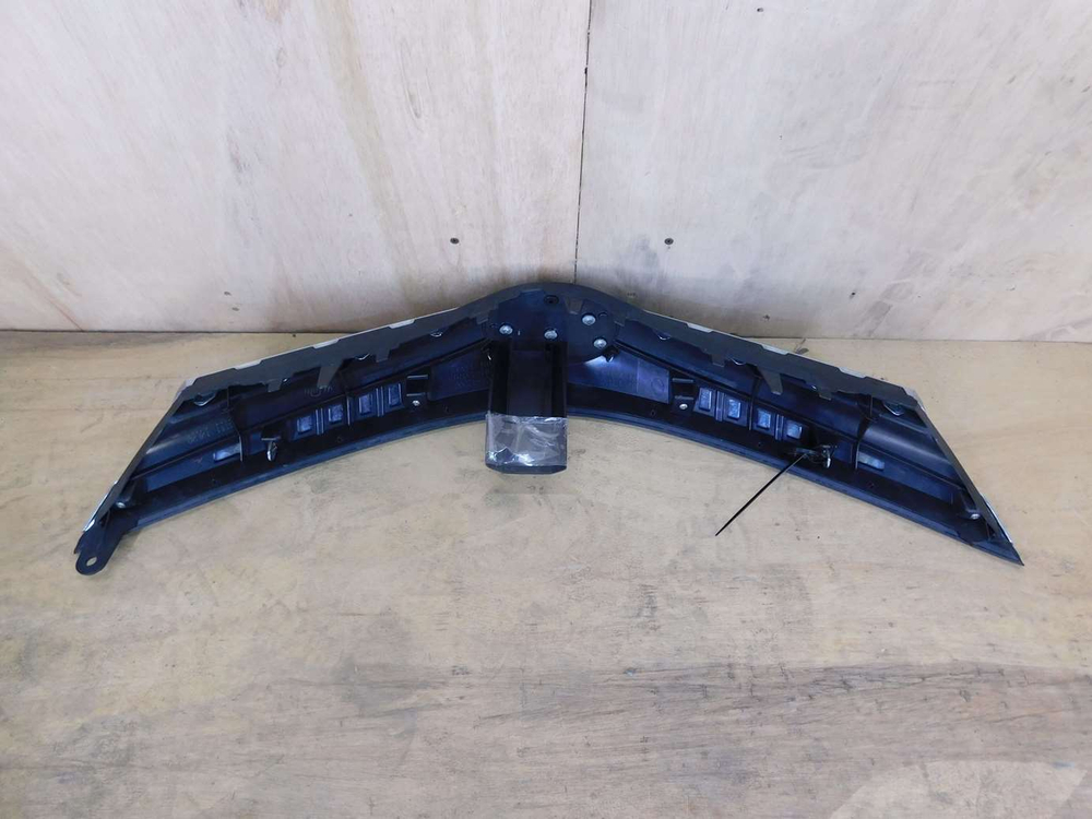 решетка радиатора Toyota Corolla Axio NZE161 165