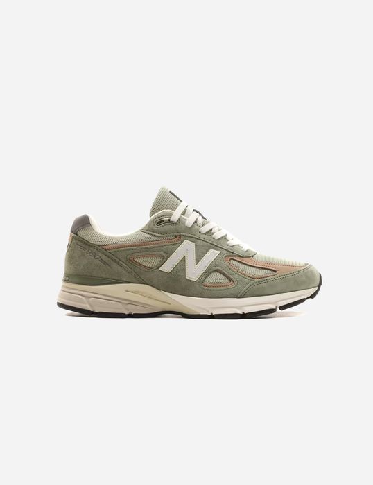 New Balance 990v4 