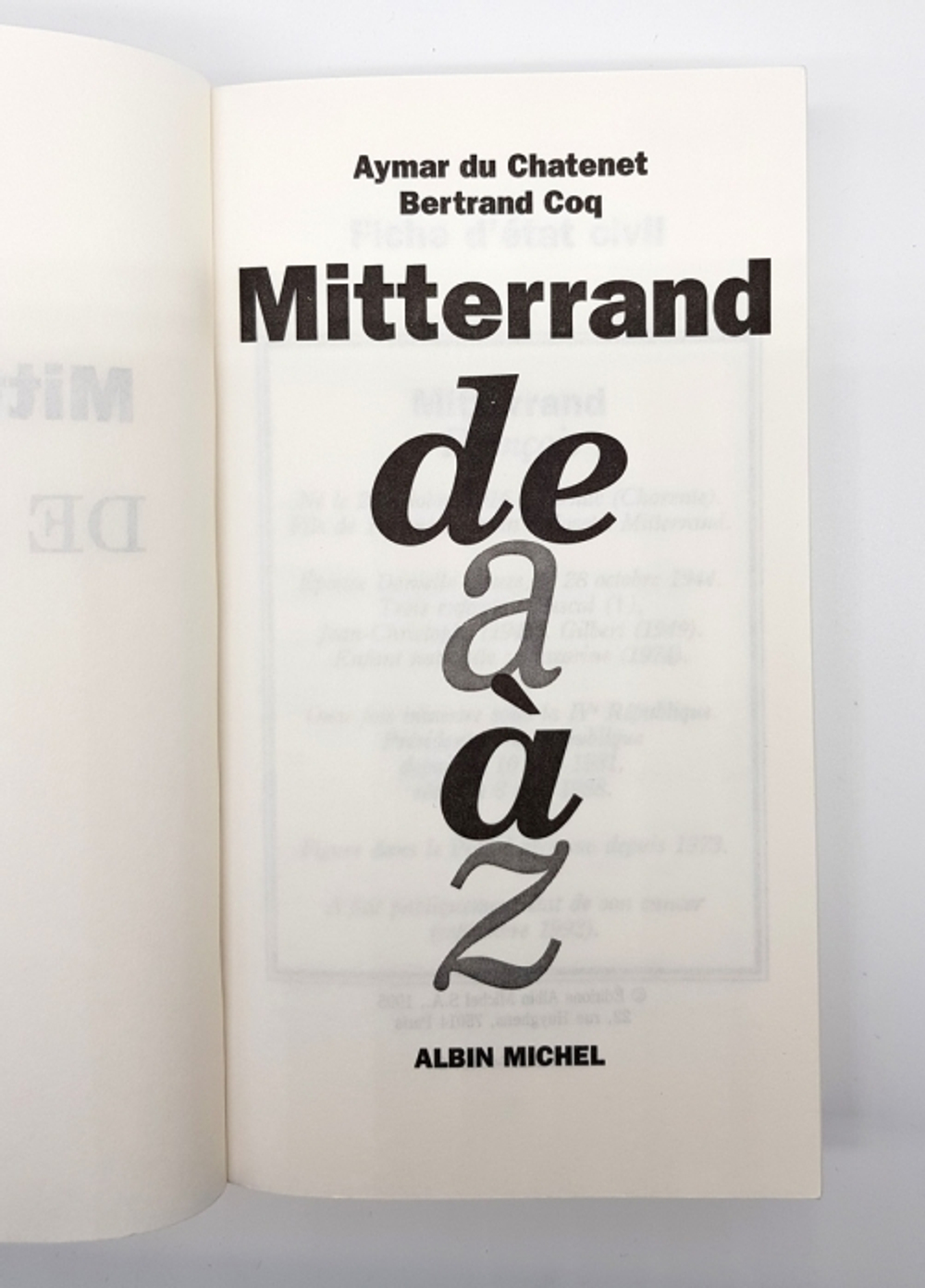 "Mitterrand De A a Z (Миттеран от А до Я)". Aymer Du Chatenet,  Bertrand Coq