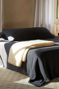 ZARA HOME ПОКРЫВАЛО ИЗ ПОСТИРАННОГО ЛЬНА, ТЕМНО-СИНИЙ