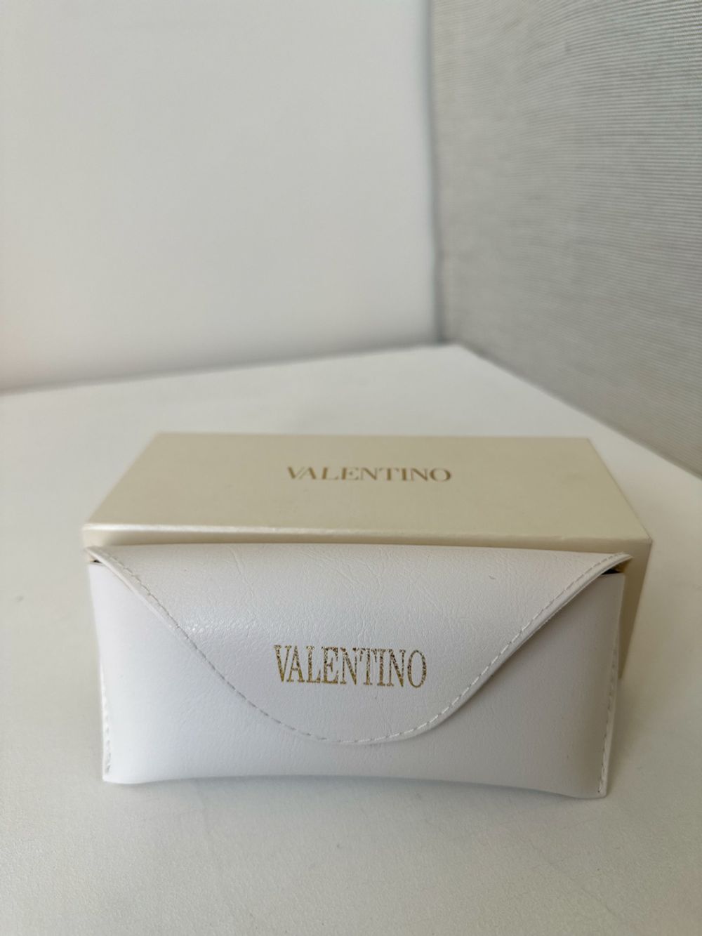 Очки Valentino