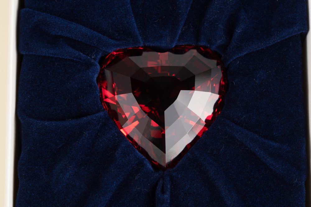 Пресс-папье Swarovski в виде сердца красного цвета